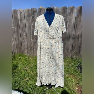 Torrid faux wrap dress Floral - Cream